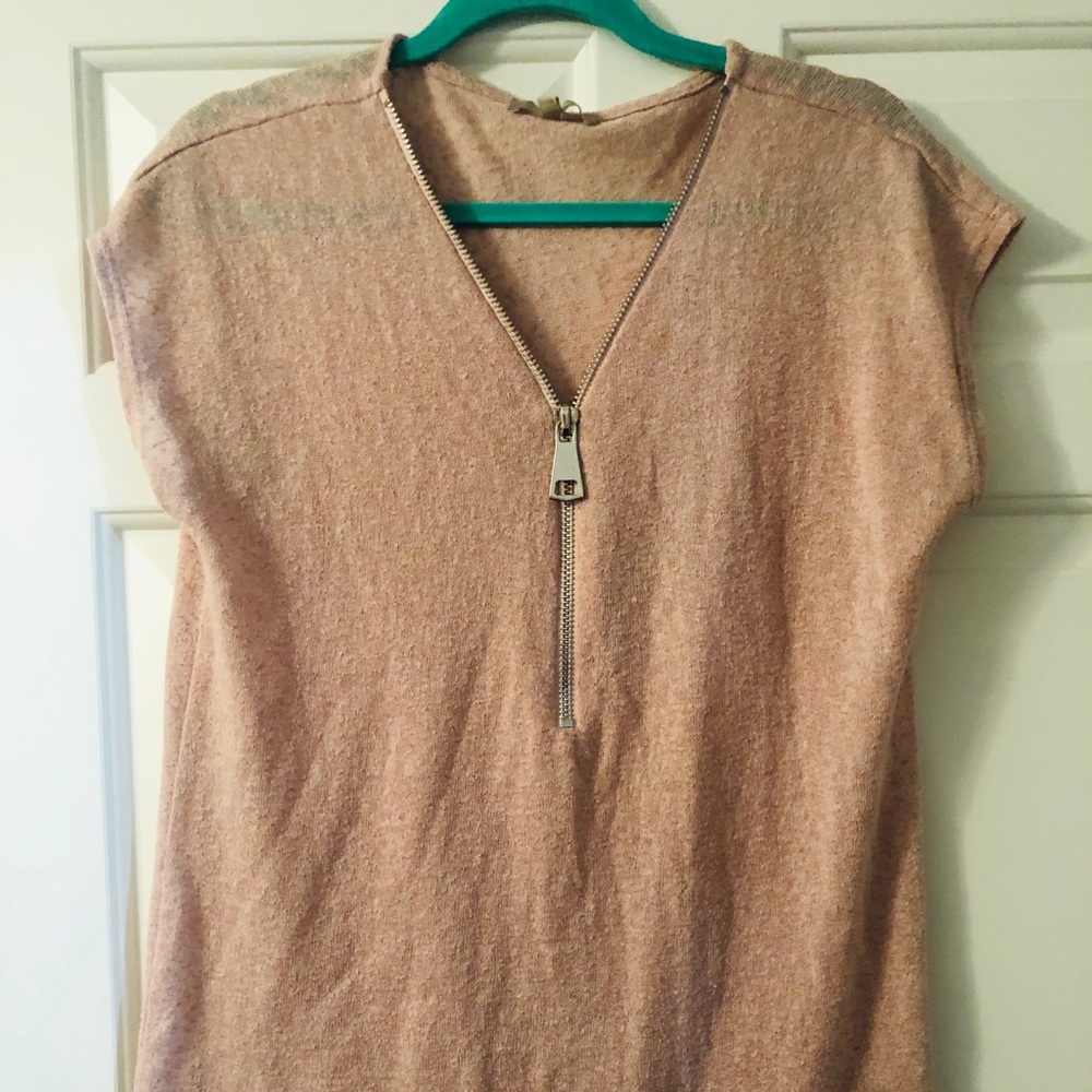 Great zipper feature Size S